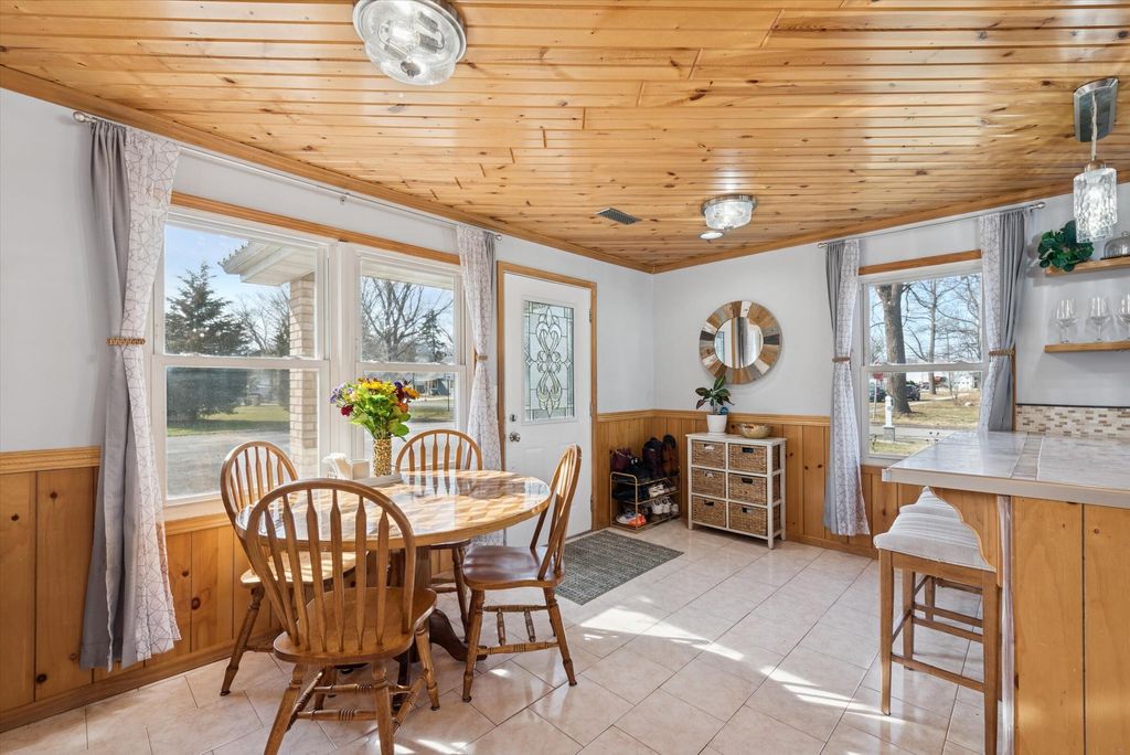 Photo of 127 S 14th Street, Chesterton, IN 46304 (MLS # 834927)