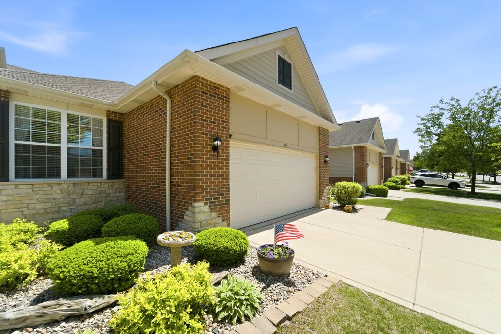 Photo of 8745 Forest Glen Court, Saint John, IN 46373 (MLS # 839600)