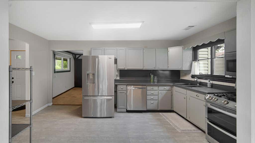 Photo of 1250 N Glenwood Avenue, Griffith, IN 46319 (MLS # 843376)