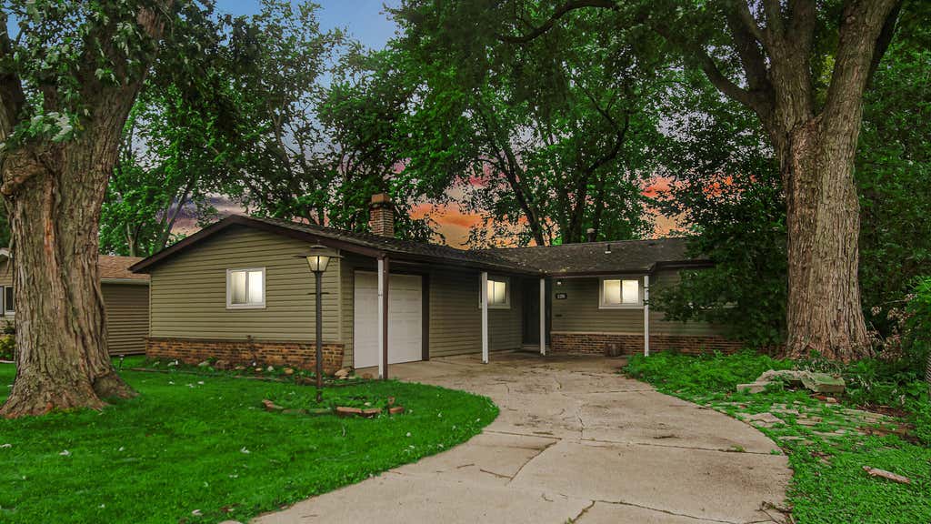 Photo of 1250 N Glenwood Avenue, Griffith, IN 46319 (MLS # 843376)