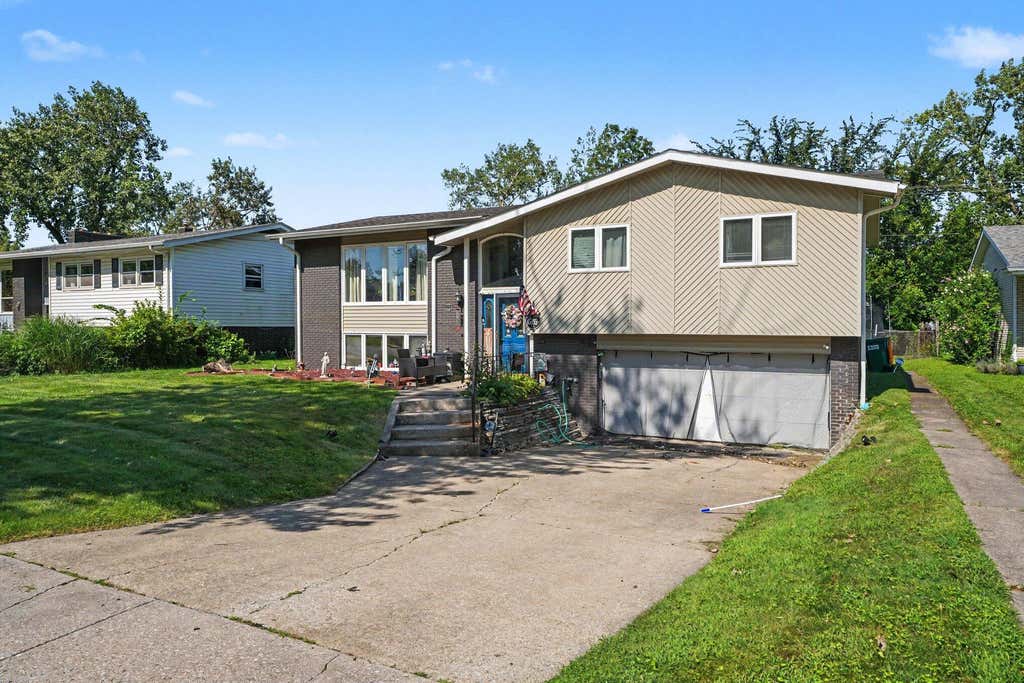 Photo of 9328 Chestnut Lane, Munster, IN 46321 (MLS # 844278)