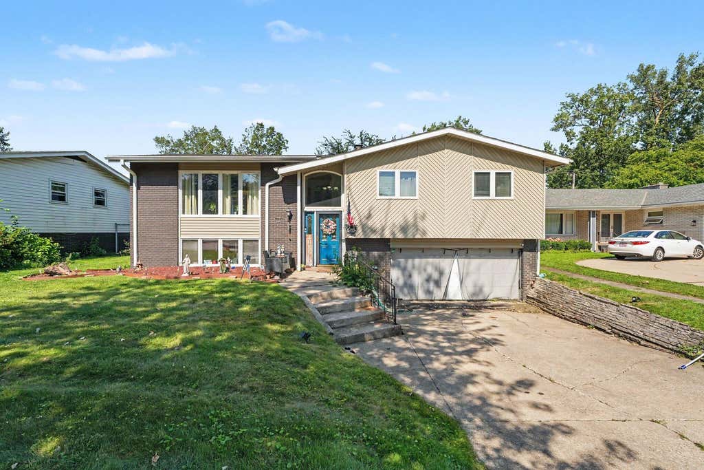 Photo of 9328 Chestnut Lane, Munster, IN 46321 (MLS # 844278)