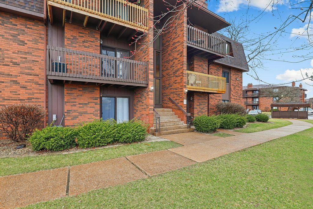 Photo of 2003 Porte Deleau Court #207, Highland, IN 46322 (MLS # 835381)