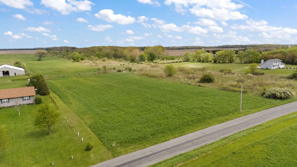 Photo of 311 S 300 W, Valparaiso, IN 46385 (MLS # 838211)