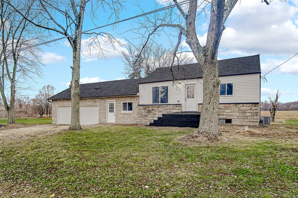 Photo of 901 E 850 S, Hamlet, IN 46532 (MLS # 832210)