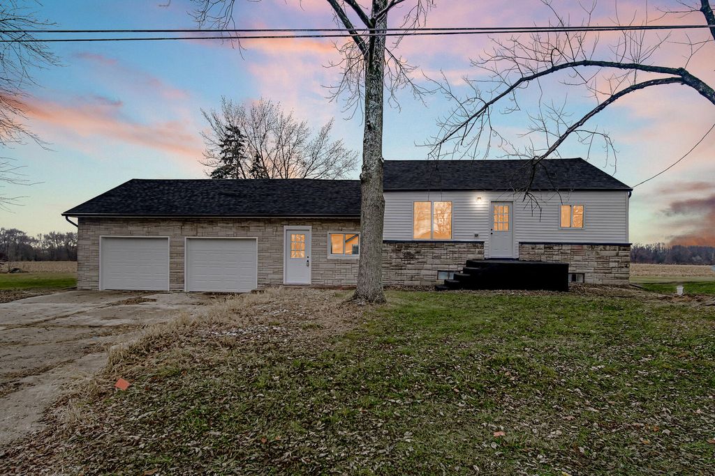 Photo of 901 E 850 S, Hamlet, IN 46532 (MLS # 832210)