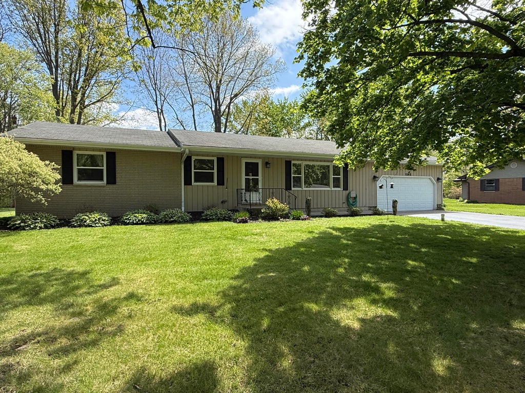 Photo of 1243 Dogwood Drive, Chesterton, IN 46304 (MLS # 837973)