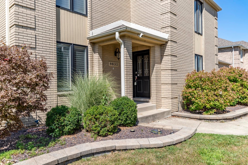 Photo of 9832 Twin Creek Boulevard, Munster, IN 46321 (MLS # 845214)