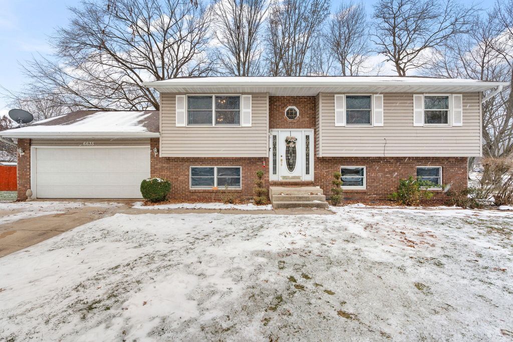Photo of 6635 Lakewood Avenue, Portage, IN 46368 (MLS # 831862)