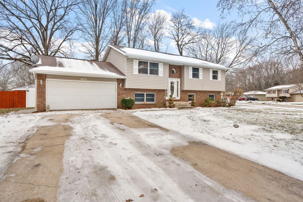 Photo of 6635 Lakewood Avenue, Portage, IN 46368 (MLS # 831862)