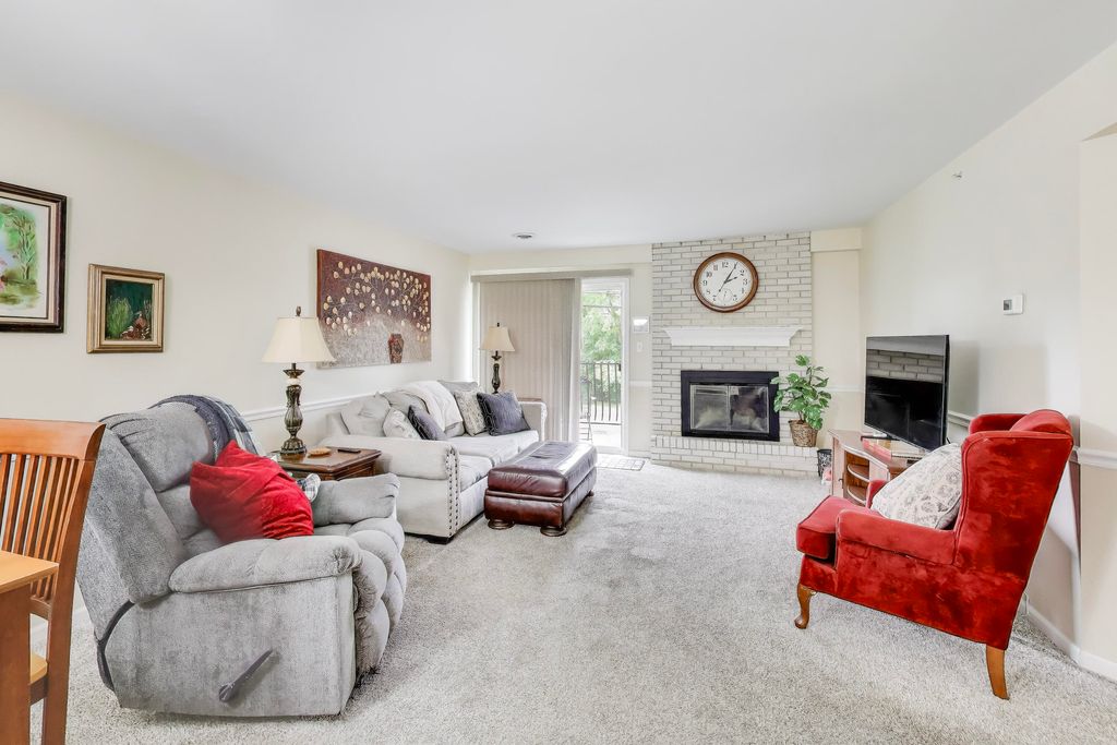 Photo of 205 W Joliet Street #106, Schererville, IN 46375 (MLS # 829424)