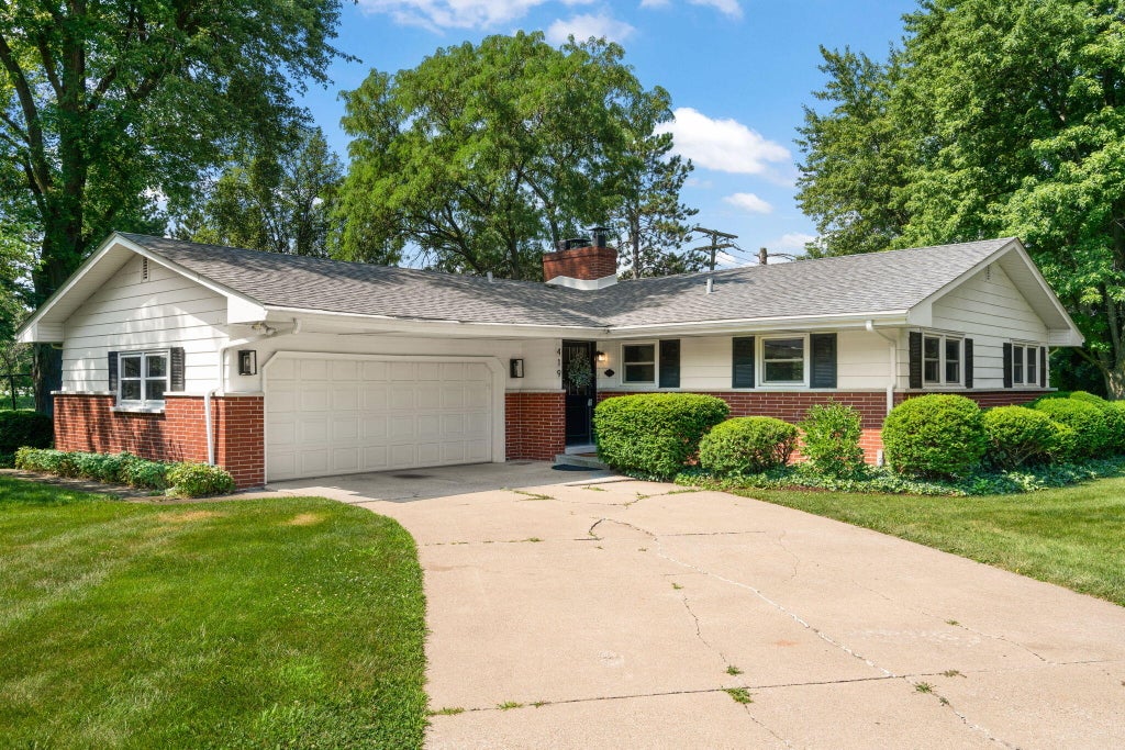 Photo of 419 Hemlock Lane, Crown Point, IN 46307 (MLS # 842294)