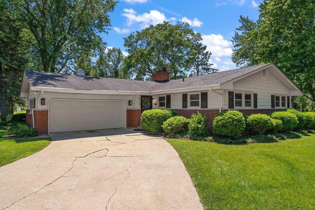 Photo of 419 Hemlock Lane, Crown Point, IN 46307 (MLS # 842294)