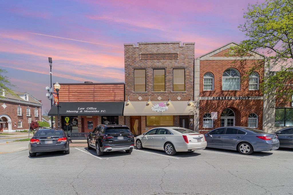 Photo of 118 W Clark Street, Crown Point, IN 46307 (MLS # 820277)