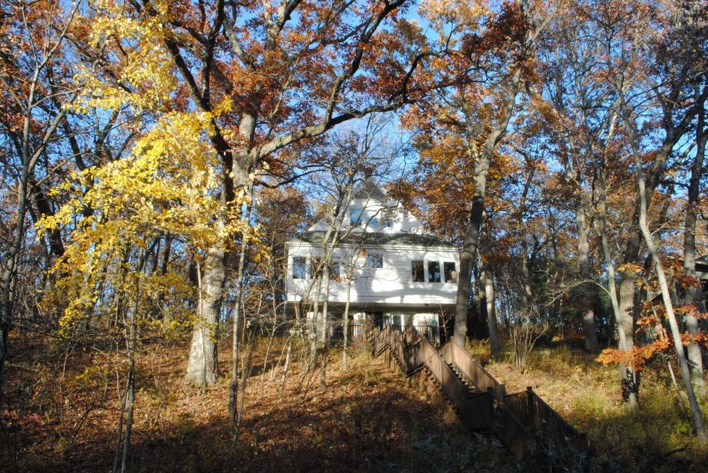 Photo of 120 E Beachview Avenue, Beverly Shores, IN 46301 (MLS # 836345)