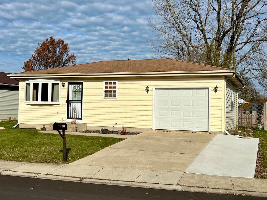 Photo of 6077 Fillmore Place, Merrillville, IN 46410 (MLS # 831200)