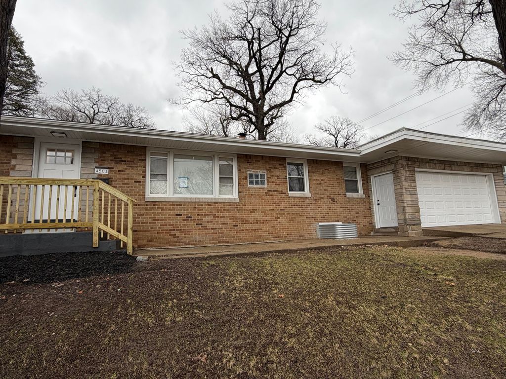 Photo of 4501 Richard Gordon Hatcher Boulevard, Gary, IN 46408 (MLS # 836873)