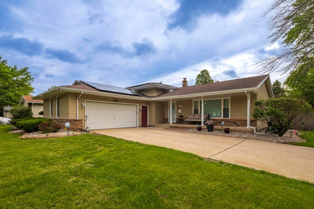 Photo of 9619 Greenwood Avenue, Munster, IN 46321 (MLS # 840351)