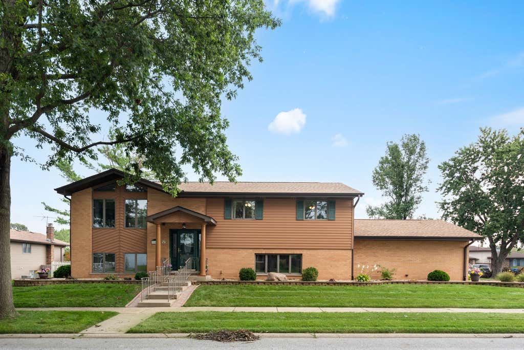 Photo of 951 Dune Sand Court, Dyer, IN 46311 (MLS # 844385)
