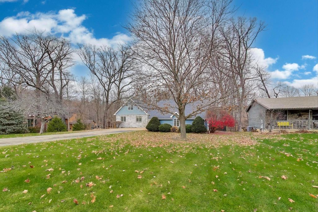 Photo of 591 Glenwood Drive, Valparaiso, IN 46385 (MLS # 831513)