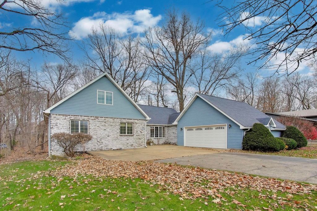 Photo of 591 Glenwood Drive, Valparaiso, IN 46385 (MLS # 831513)