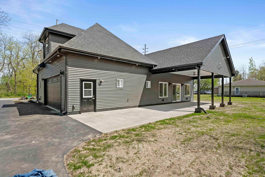 Photo of 220 N Lake Park Avenue, Hobart, IN 46342 (MLS # 829401)