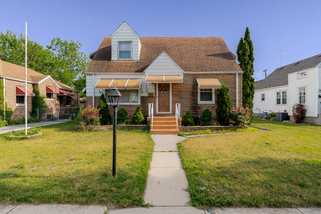 Photo of 902 173rd Street, Hammond, IN 46324 (MLS # 843070)