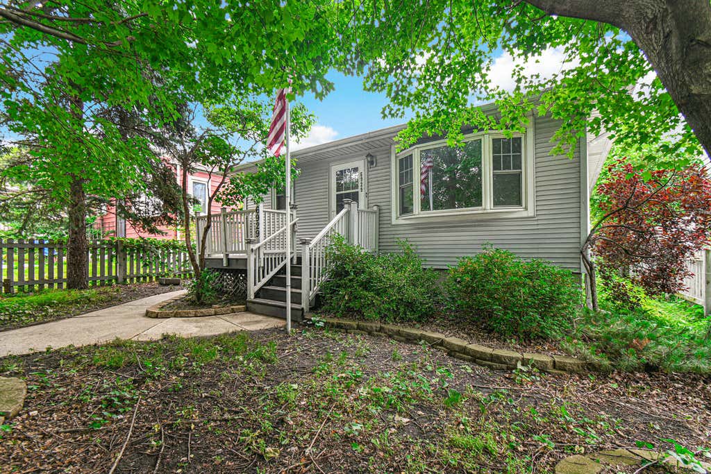 Photo of 6929 S Mccook Avenue, Hammond, IN 46323 (MLS # 840691)