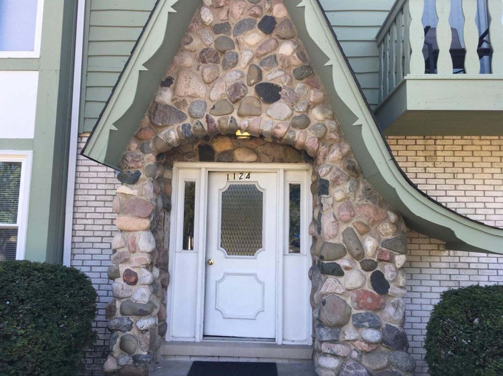 Photo of 1124 Camellia Drive #3, Munster, IN 46321 (MLS # 833231)