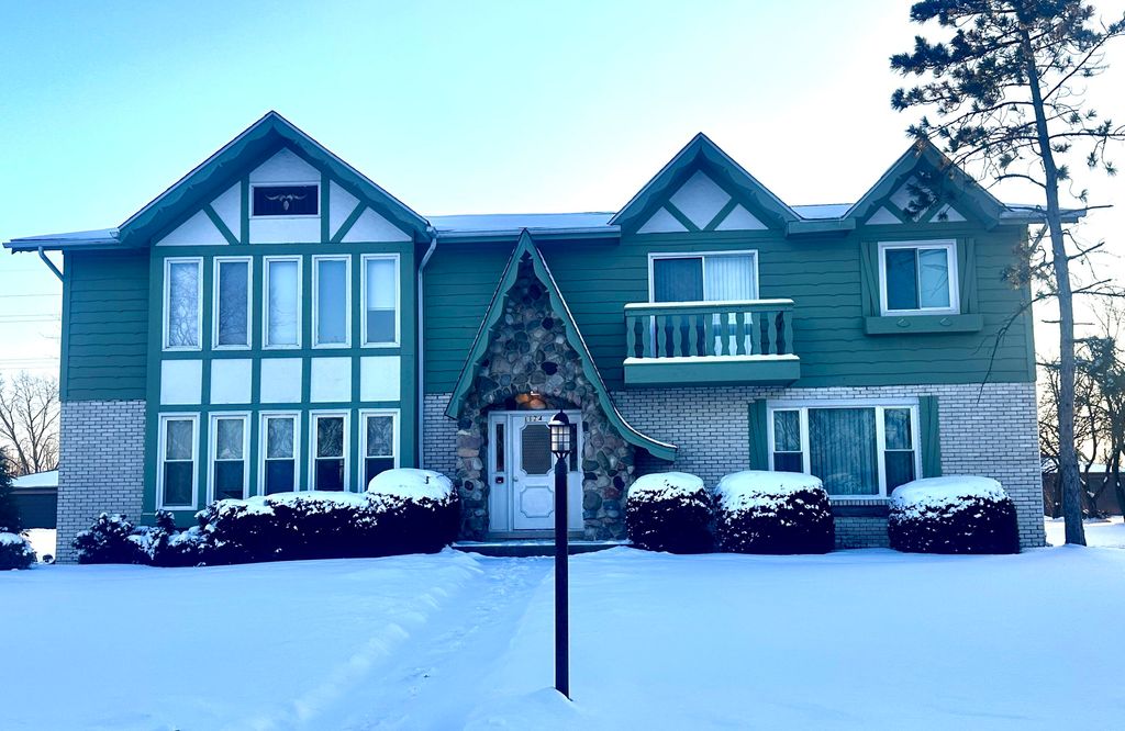 Photo of 1124 Camellia Drive #3, Munster, IN 46321 (MLS # 833231)