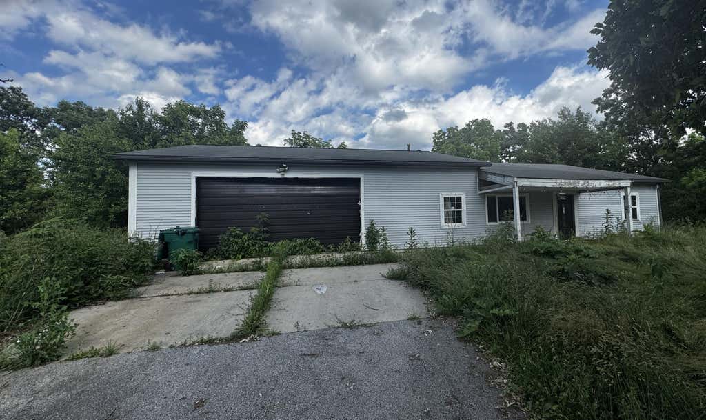 Photo of 495 W 450 N, Hobart, IN 46342 (MLS # 840968)