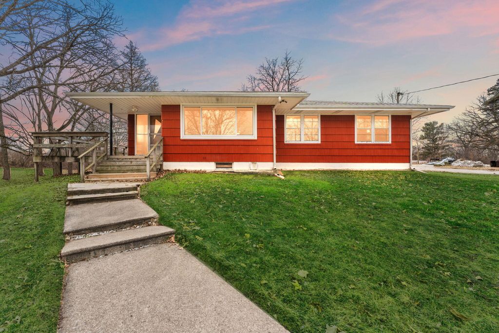 Photo of 8626 Christopher Drive, Saint John, IN 46373 (MLS # 834581)