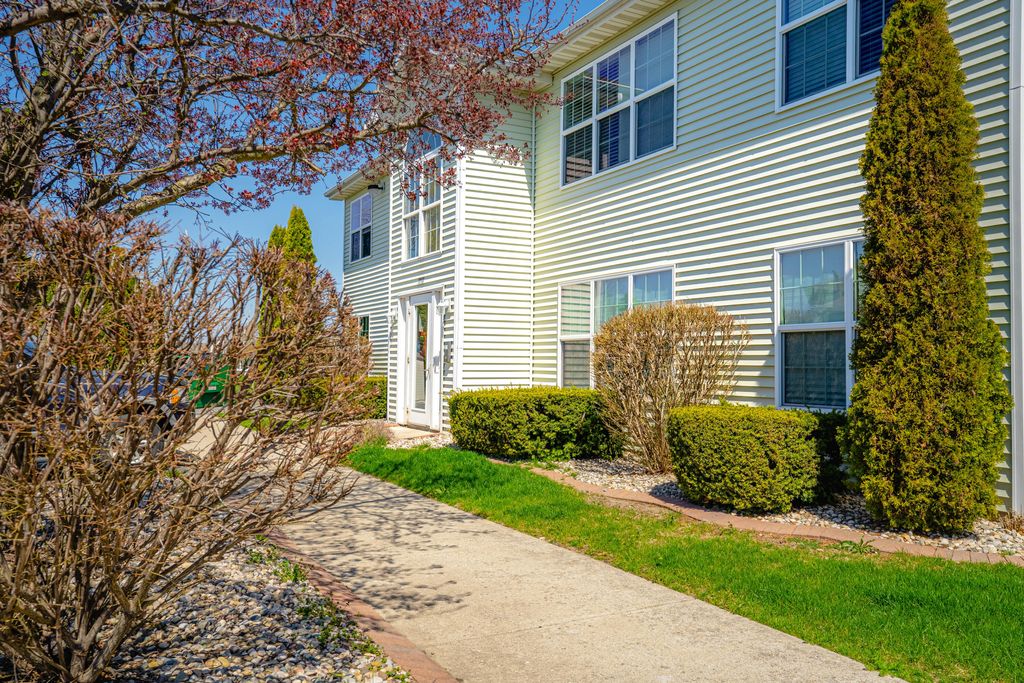 Photo of 1080-1090 W 85th Avenue, Merrillville, IN 46410 (MLS # 835664)