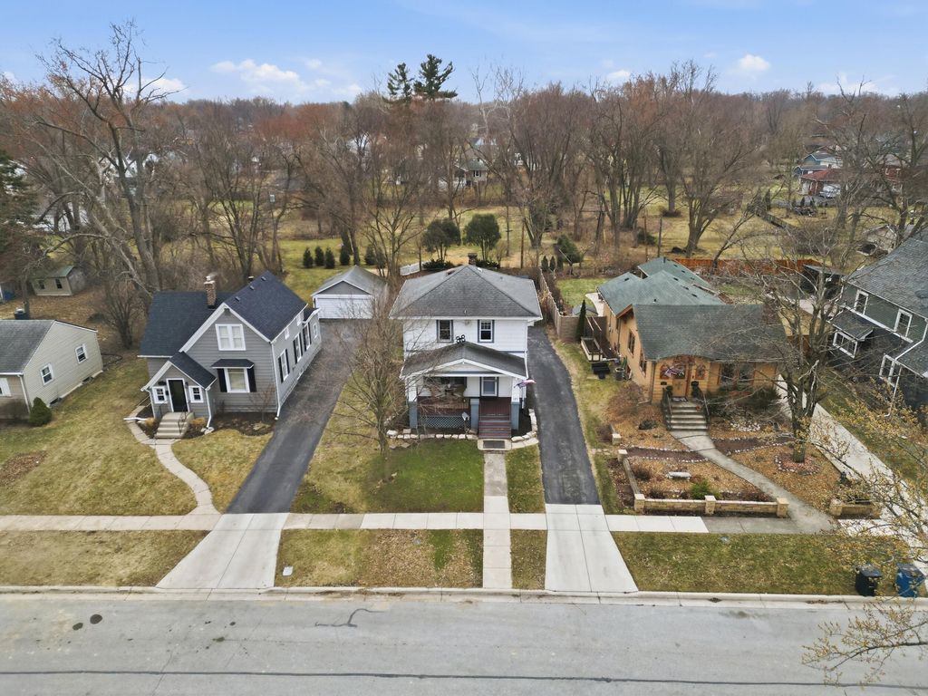 Photo of 123 Elmwood Place, Crown Point, IN 46307 (MLS # 834950)