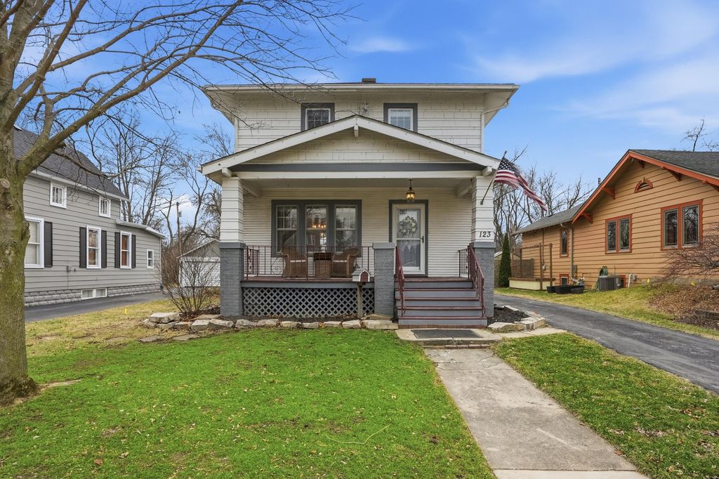 Photo of 123 Elmwood Place, Crown Point, IN 46307 (MLS # 834950)