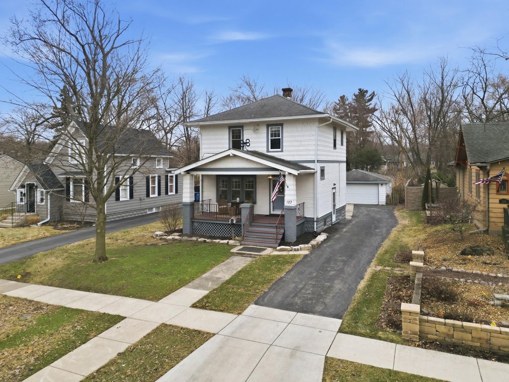 Photo of 123 Elmwood Place, Crown Point, IN 46307 (MLS # 834950)