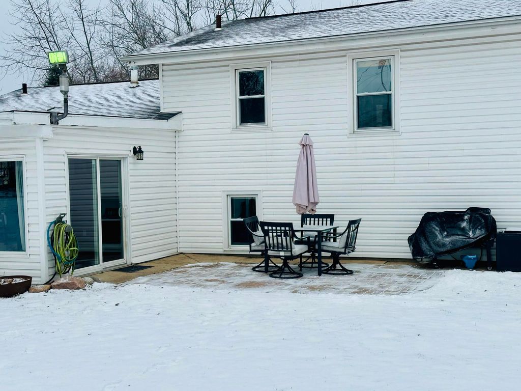 Photo of 221 E Elizabeth Drive, Crown Point, IN 46307 (MLS # 832289)