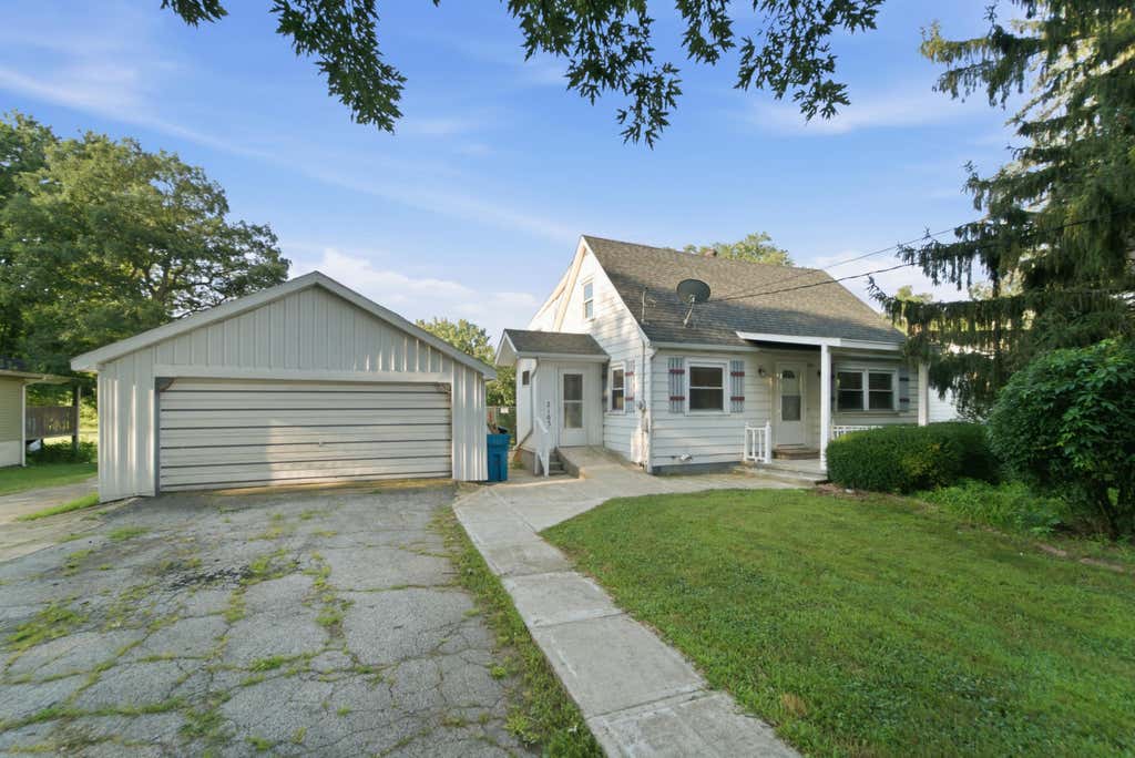 Photo of 2103 E Elm Street, Griffith, IN 46319 (MLS # 843595)
