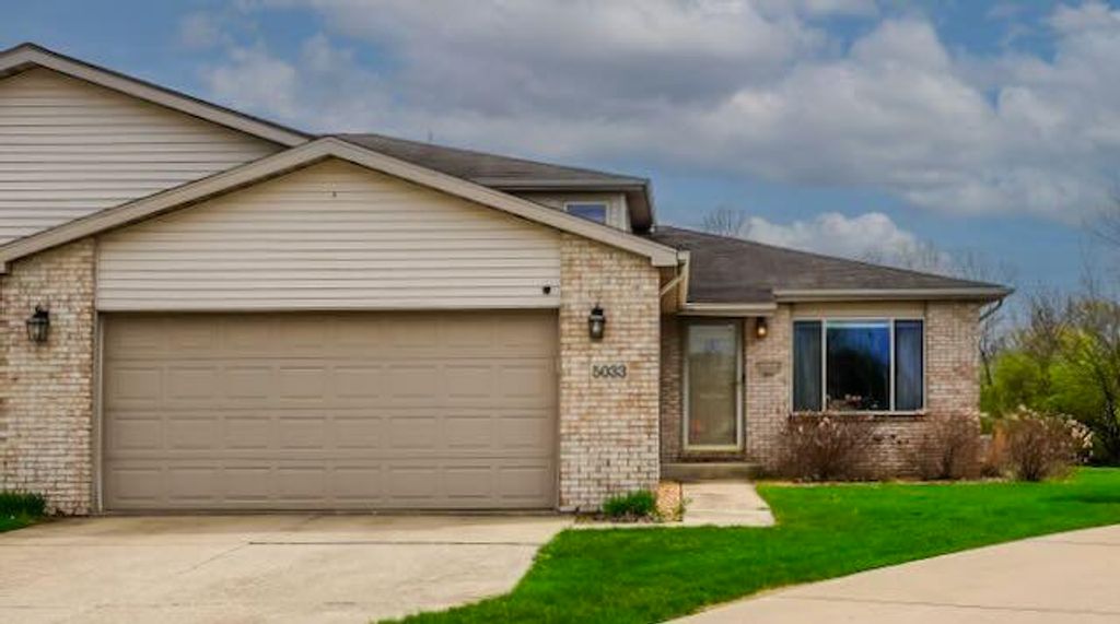 Photo of 5033 W 92nd Avenue, Crown Point, IN 46307 (MLS # 837285)