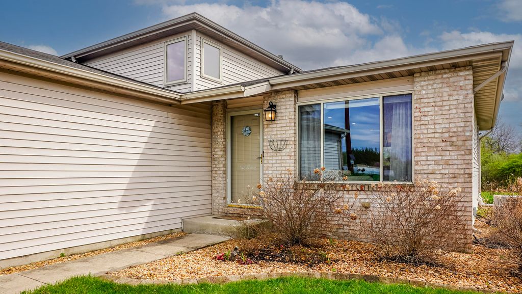 Photo of 5033 W 92nd Avenue, Crown Point, IN 46307 (MLS # 837285)