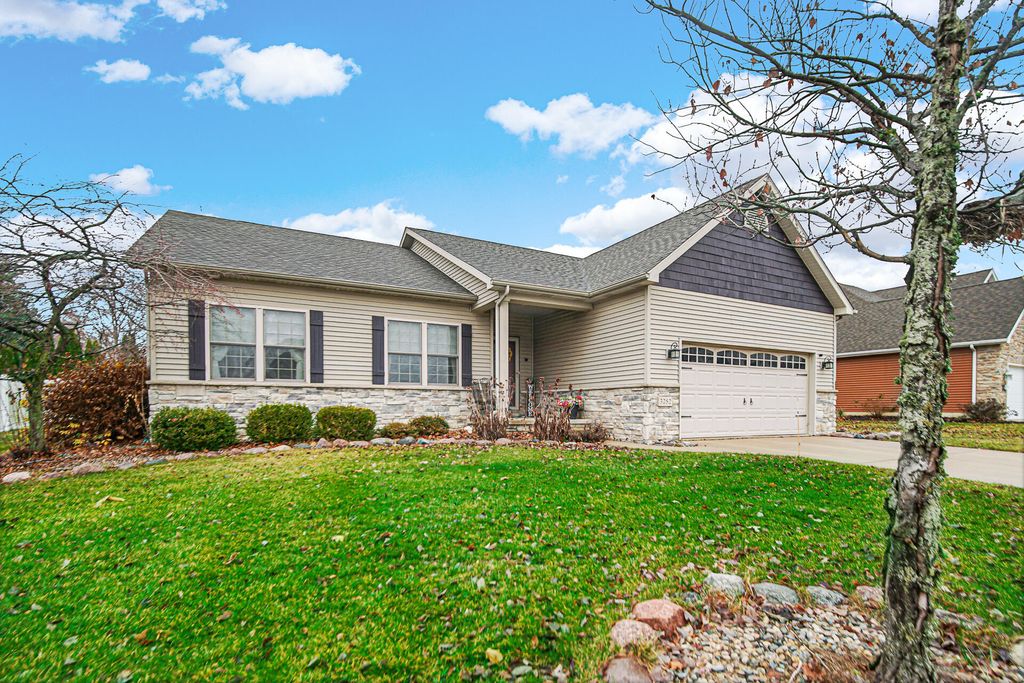 Photo of 3252 Mockingbird Lane, Valparaiso, IN 46383 (MLS # 831274)