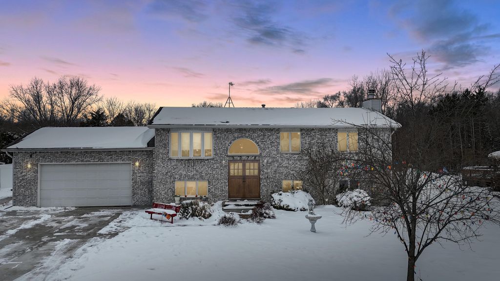 Photo of 9272 Vigo Street, Crown Point, IN 46307 (MLS # 831611)