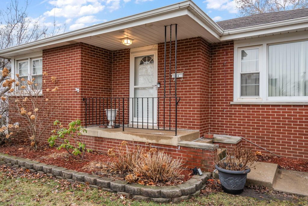 Photo of 2814 Grand Boulevard, Highland, IN 46322 (MLS # 832491)