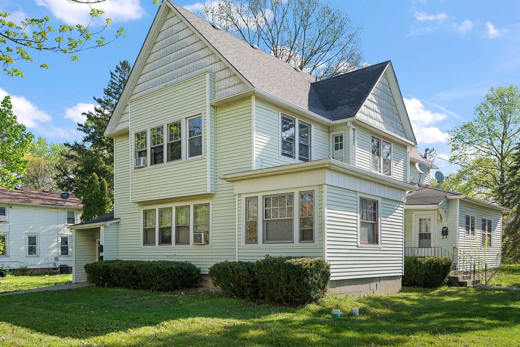 Photo of 324 S Main Street, Crown Point, IN 46307 (MLS # 837843)