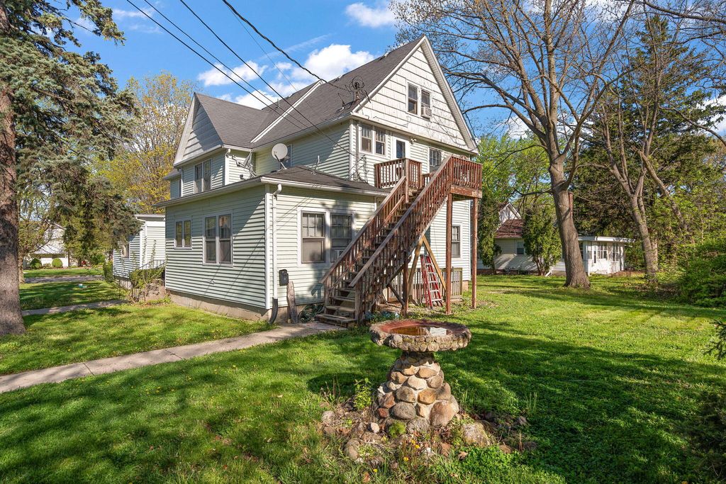 Photo of 324 S Main Street, Crown Point, IN 46307 (MLS # 837843)