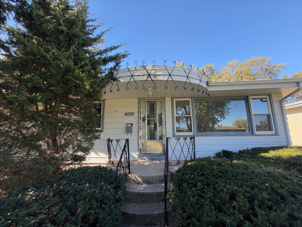 Photo of 10004 Erie Place, Highland, IN 46322 (MLS # 847163)