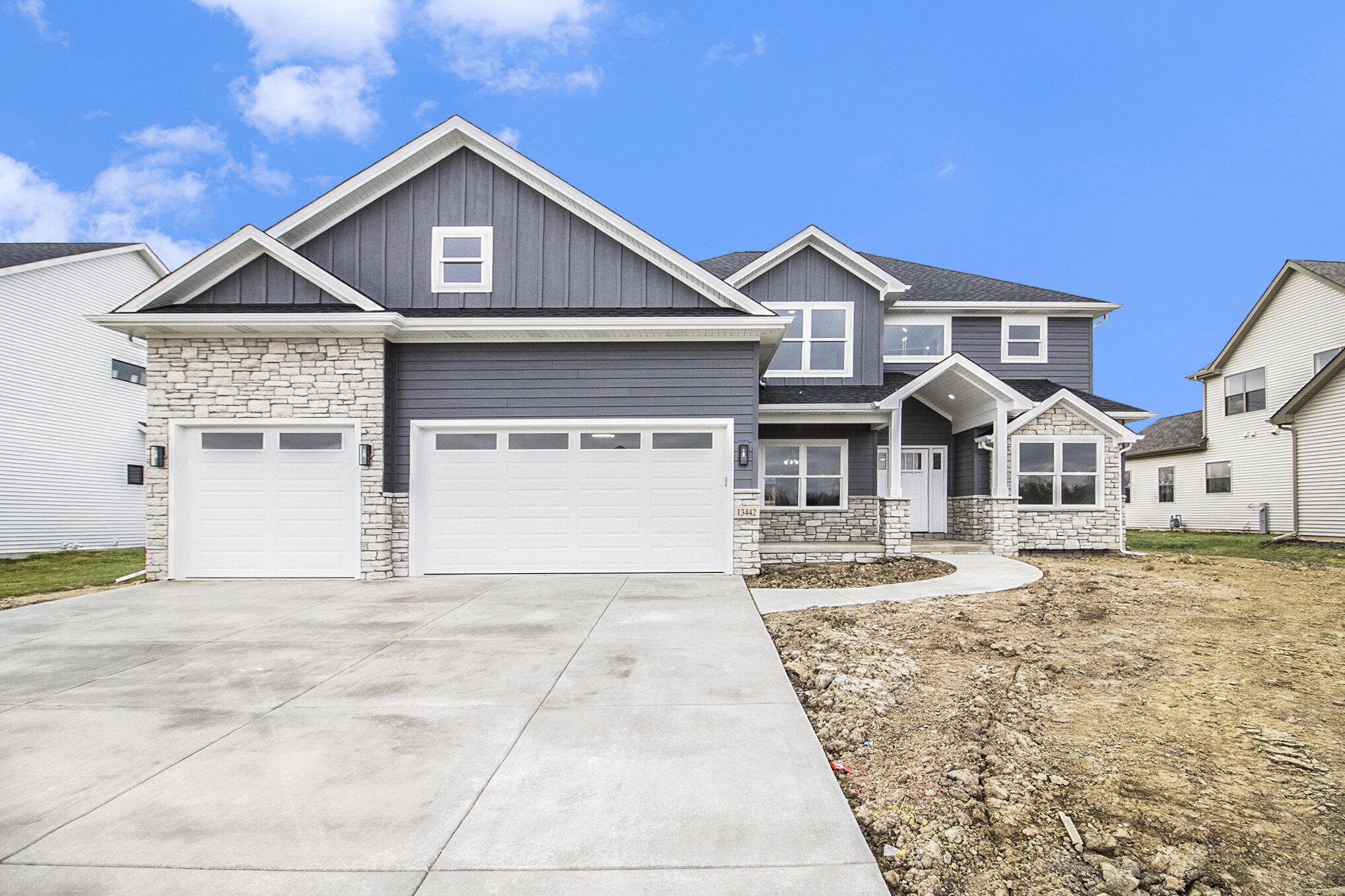 5925 W 135th Place