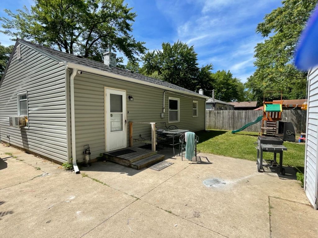 Photo of 610 Davidson Avenue, Michigan City, IN 46360 (MLS # 833383)