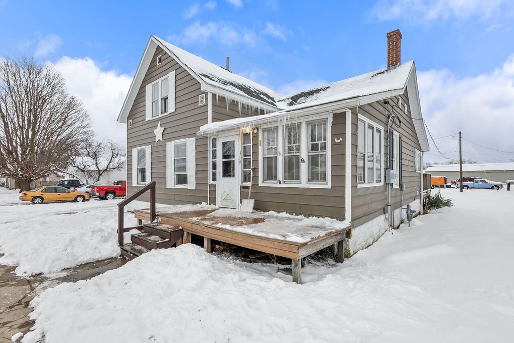 Photo of 319 E Oak Street, Rensselaer, IN 47978 (MLS # 831562)