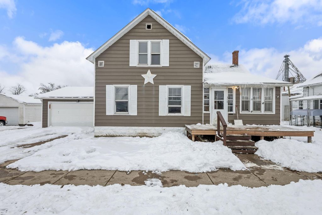 Photo of 319 E Oak Street, Rensselaer, IN 47978 (MLS # 831562)